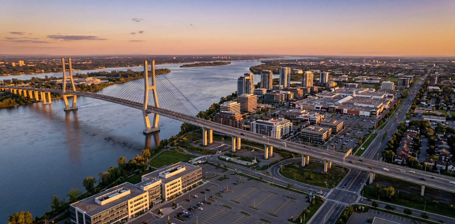 Vue aérienne de la Rive-Sud de Montréal avec le pont Samuel-De Champlain